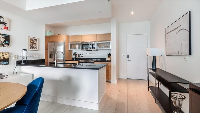 Building Photo - 950 Brickell Bay Dr