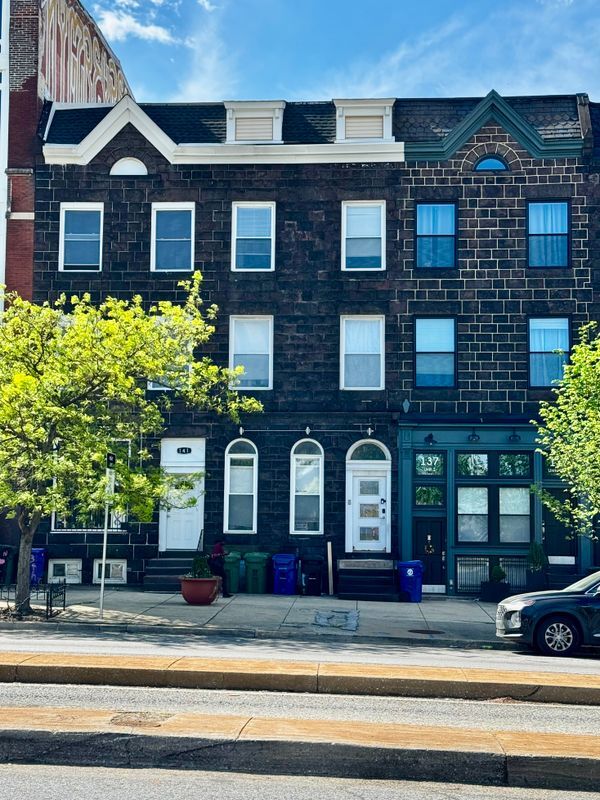 Building Photo - 139 E North Ave