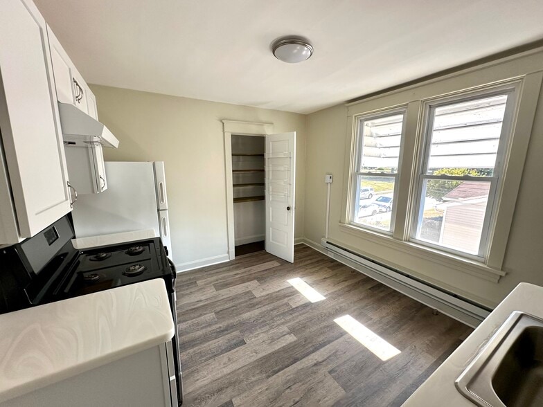 Kitchen - 415 9th St