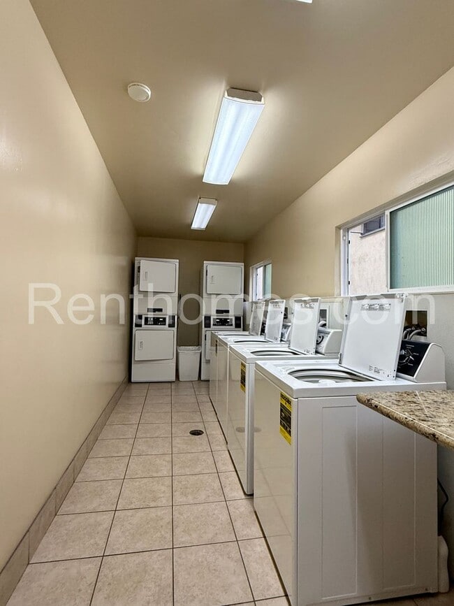 Building Photo - 4045 8th Ave