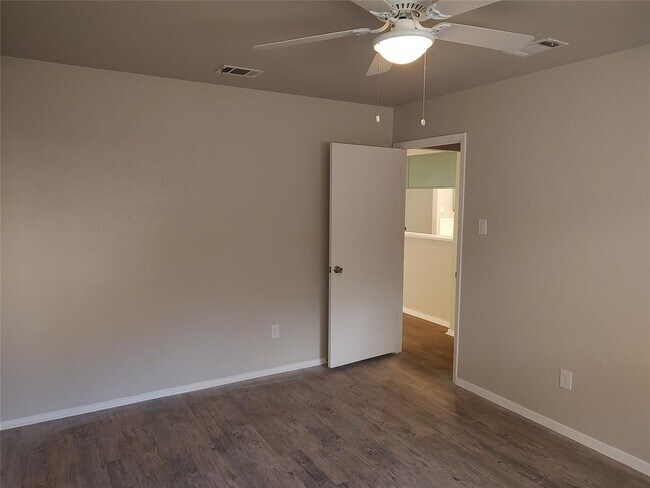 Building Photo - 7105 Treasure Cove