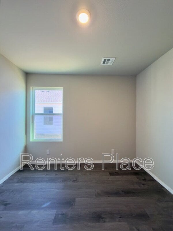 Building Photo - 1006 W Lawton Rd