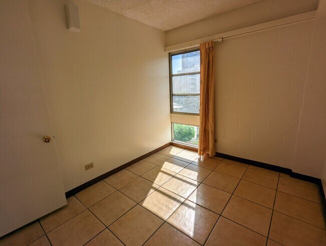 Building Photo - 1616 Liholiho St