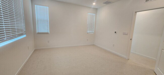 Building Photo - Beautiful Brand New 3 Bedroom Home in Elk Grove