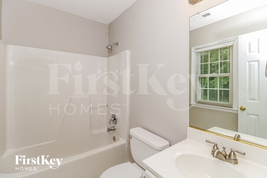 Building Photo - 3229 Sparrowhawk Dr