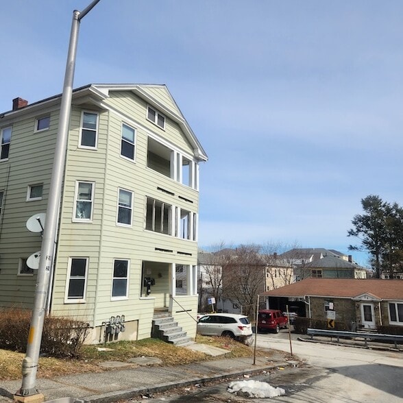 Building Photo - 5 Cohasset St