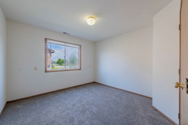 Building Photo - 915 Spiros Ct