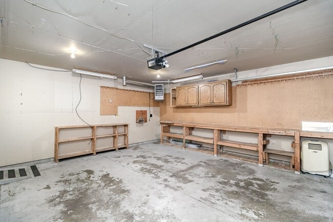Building Photo - 2 Bed | 1 Bath Updated One Level Home