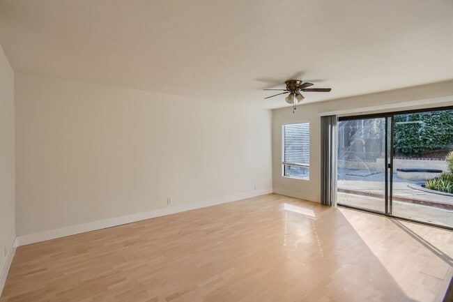 Building Photo - 3 Bedroom 2.5 Bath two story home!!!