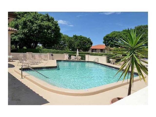 Building Photo - 5200 E Club Cir