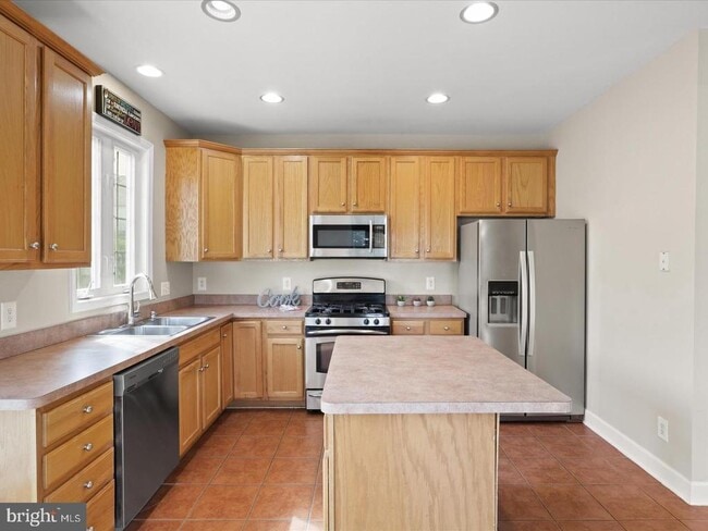 Building Photo - 2501 Bronze Stone Pl