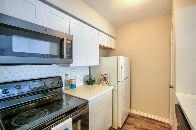 Building Photo - 10075 Westpark Dr
