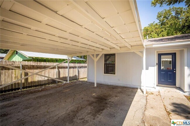 Building Photo - 271 Willow Ave