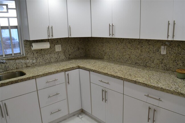 Building Photo - 220 NW 87th Ave