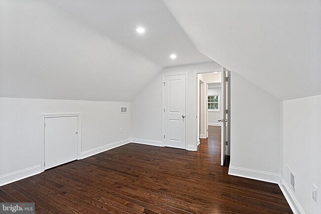 Building Photo - 409 Maiden Ln