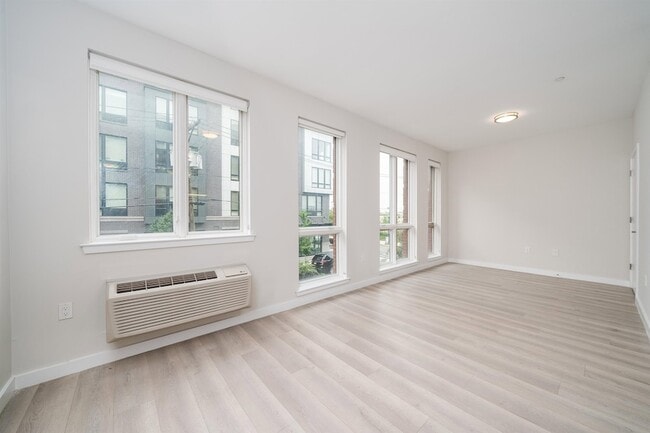 Building Photo - 16 Bennett St