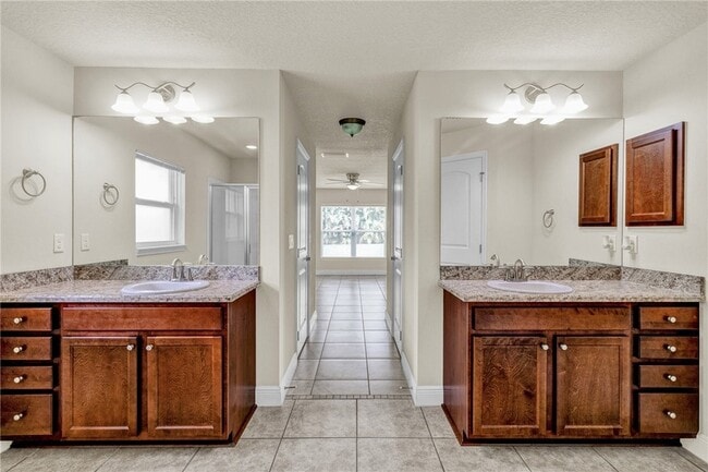 Building Photo - 1345 Willow Oak Ct