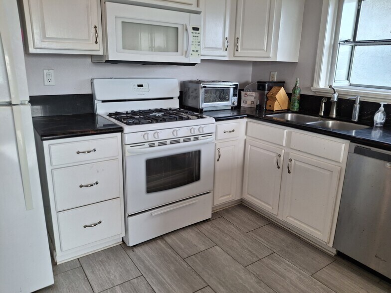 Building Photo - 34141 La Serena Dr