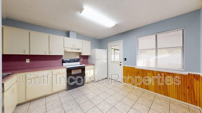 Building Photo - 709 45th St E