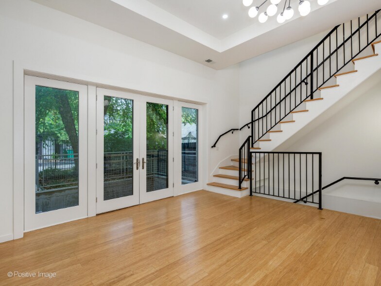 Building Photo - 842 N Wolcott Ave