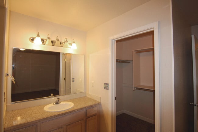 Building Photo - 3BR 2BA Contemporary Living - Meridian