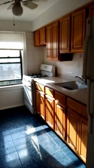 Building Photo - 19-16 23rd Ave