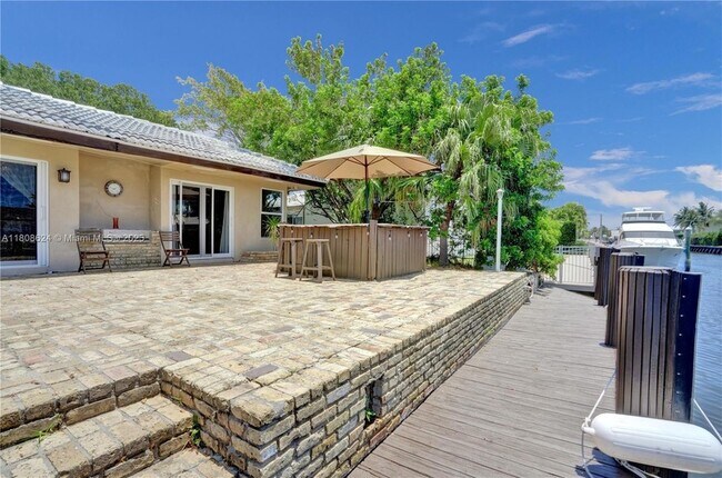 Building Photo - 3100 NE 56th Ct