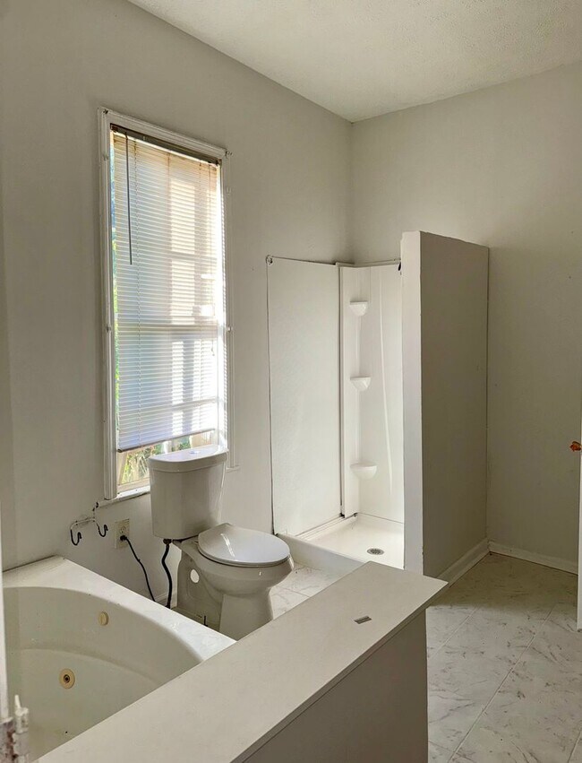 Building Photo - Complete New Central Hvac in this 2 Bed/1 Bath Historic Home!