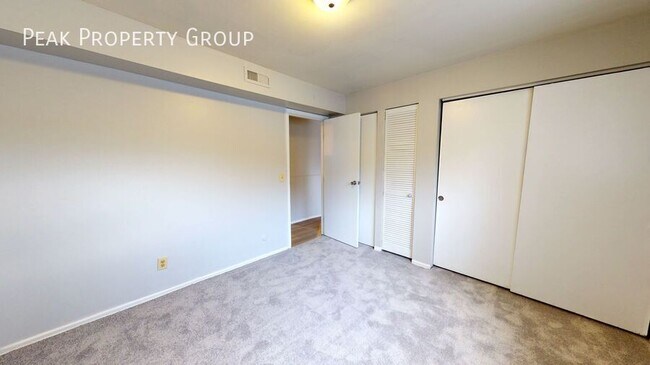 Building Photo - 2971 Deckebach Ave