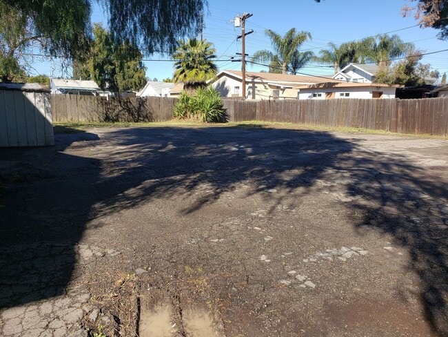 Building Photo - El Cajon: 1 Bedroom Cottage with HUGE Yard...