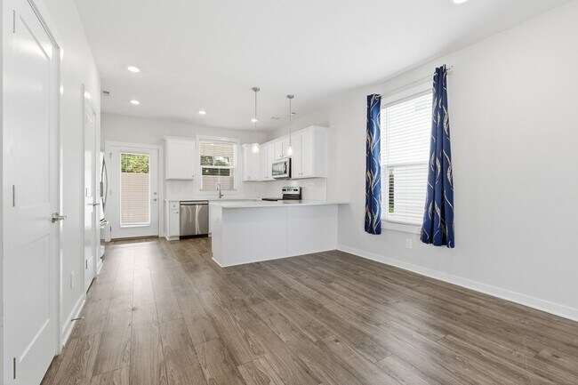 Building Photo - 1170 Dickerson Rd