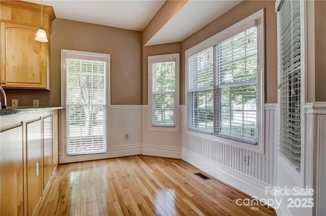 Building Photo - 8005 Weddington Downs Dr