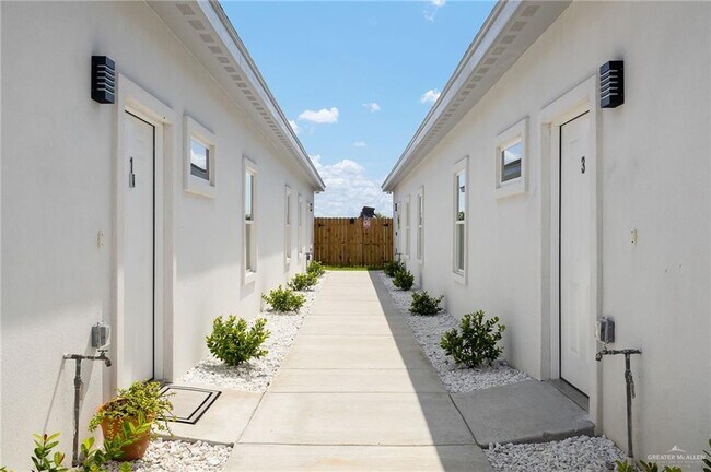 Building Photo - 13 Puffin Ave