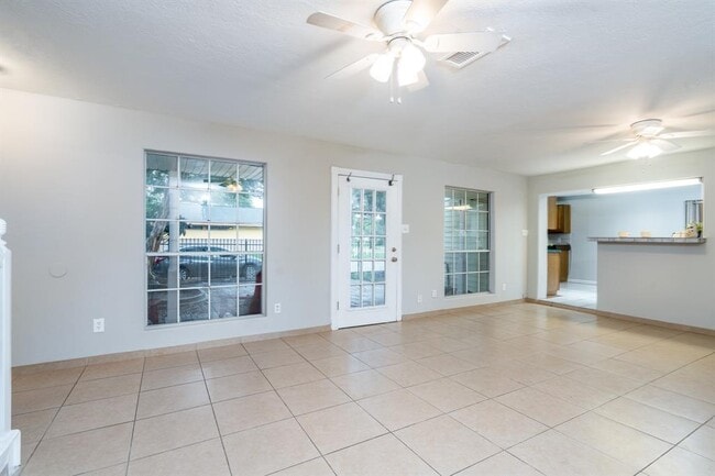 Building Photo - 200 Fannin St