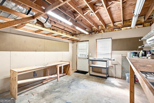 Building Photo - 5170 Deerlake Dr