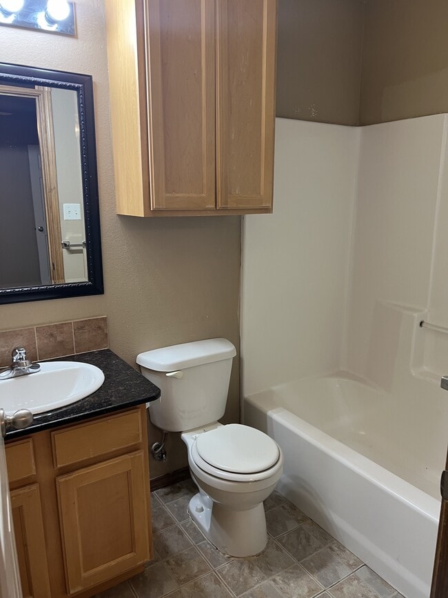 Building Photo - 102 S East St