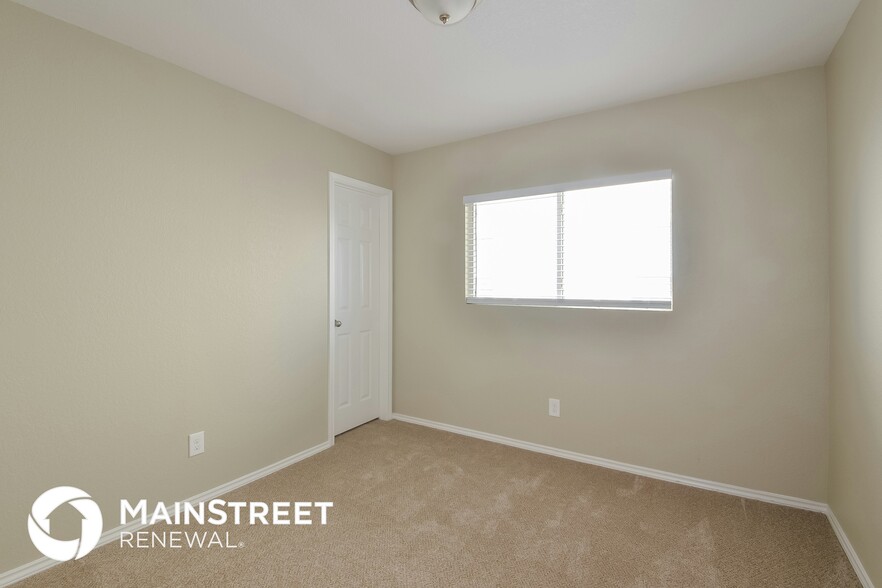 Building Photo - 9318 Maple Silver