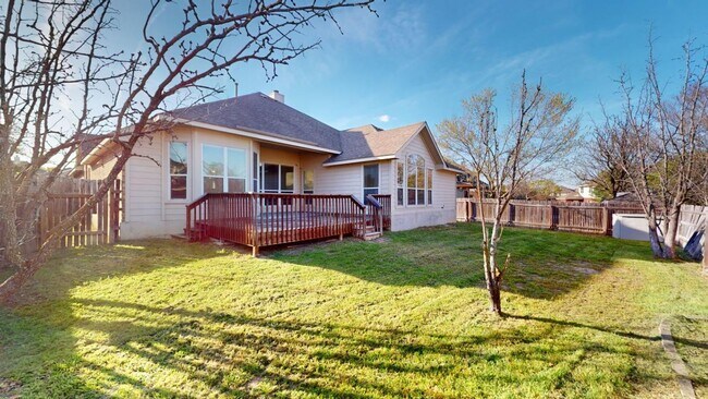 Building Photo - Elegant home in Pflugerville with great fe...