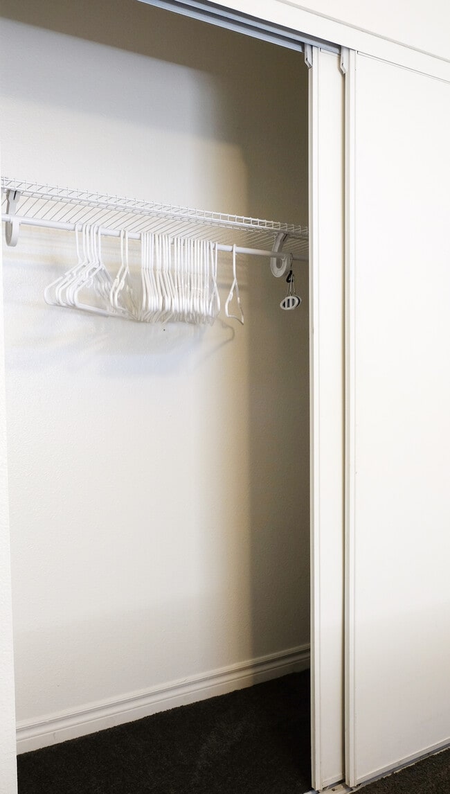 Building Photo - 6127 Meadowhaven Ln