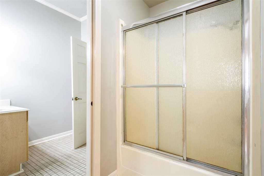Shower - 2505 Austin St