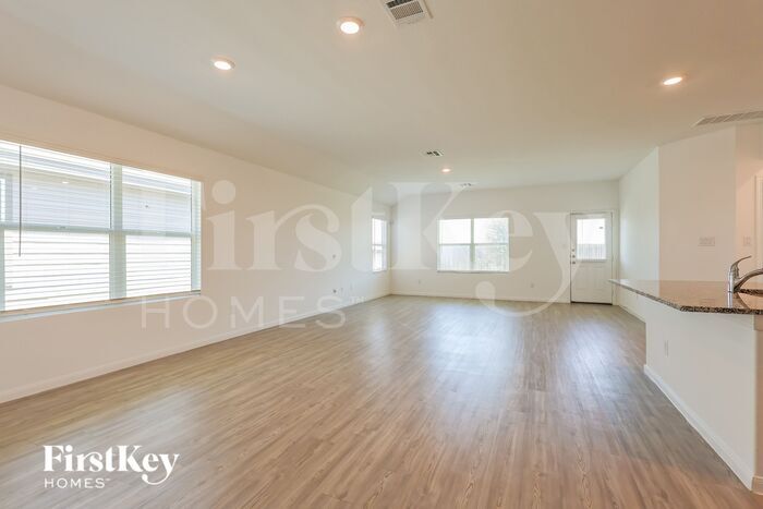 Building Photo - 1228 Treehouse Ln