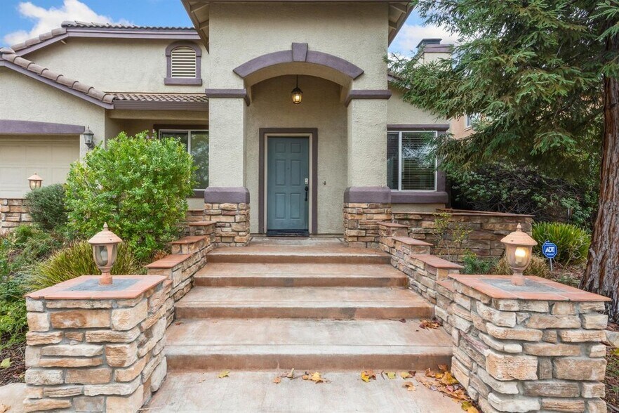Building Photo - 6621 Rabbit Hollow Way
