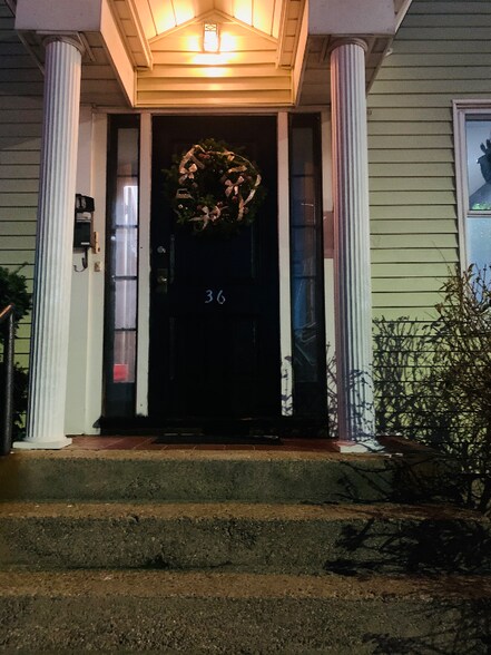 Primary Photo - 36 Newton St