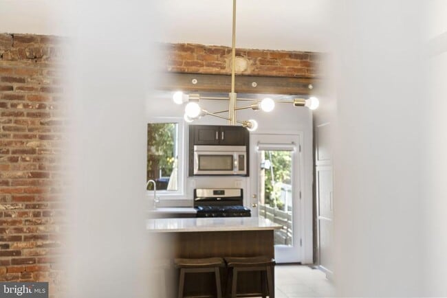 Building Photo - 465 Ripka St