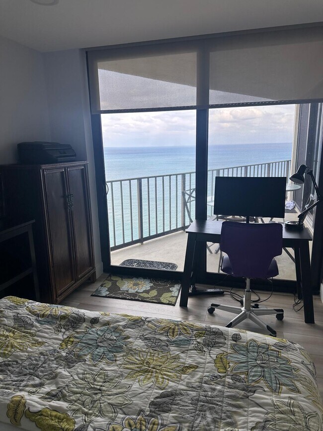 Building Photo - 5420 N Ocean Dr