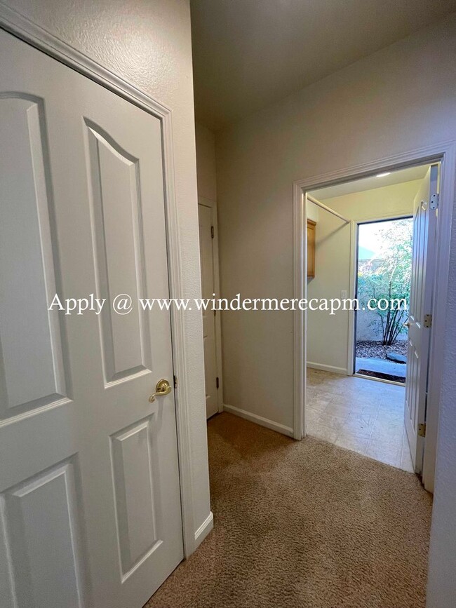 Building Photo - Spacious and Airy Rocklin Home!