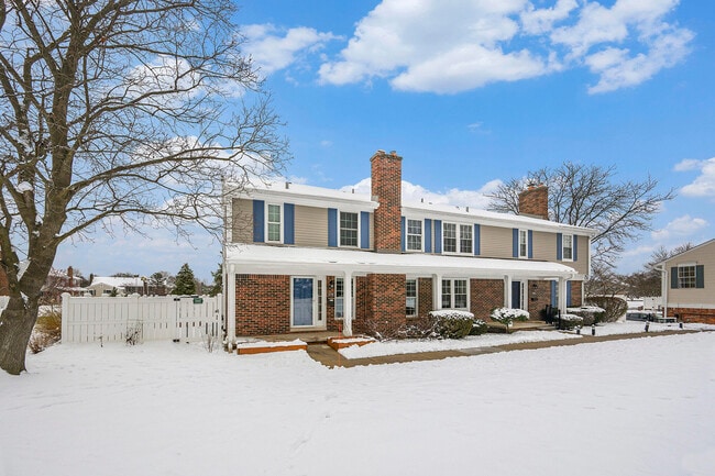 Building Photo - 42198 Roscommon St