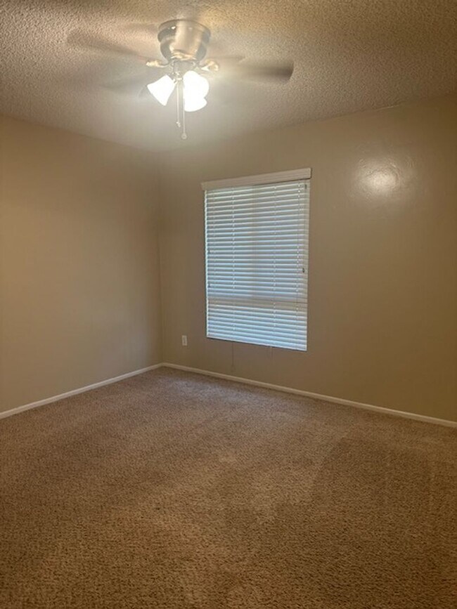 Building Photo - 6713 Kimberly Ave