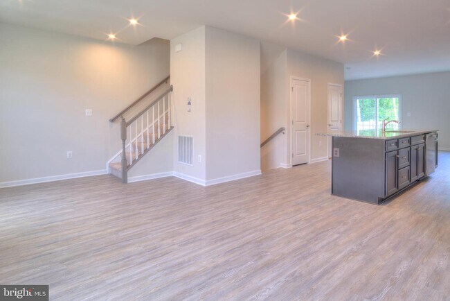 Building Photo - 2506 EMBER Ln