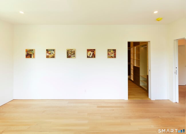 Building Photo - 205 E Hyerdale Dr